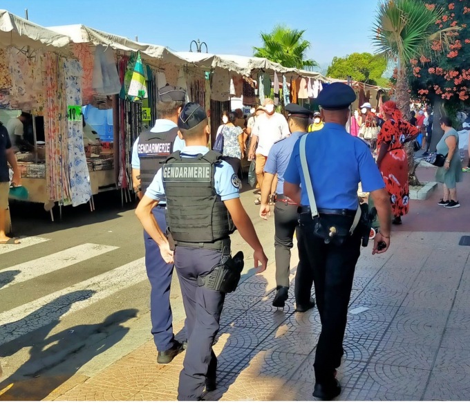 Pattuglie miste gendarmeria e carabinieri al mercato di Ventimiglia