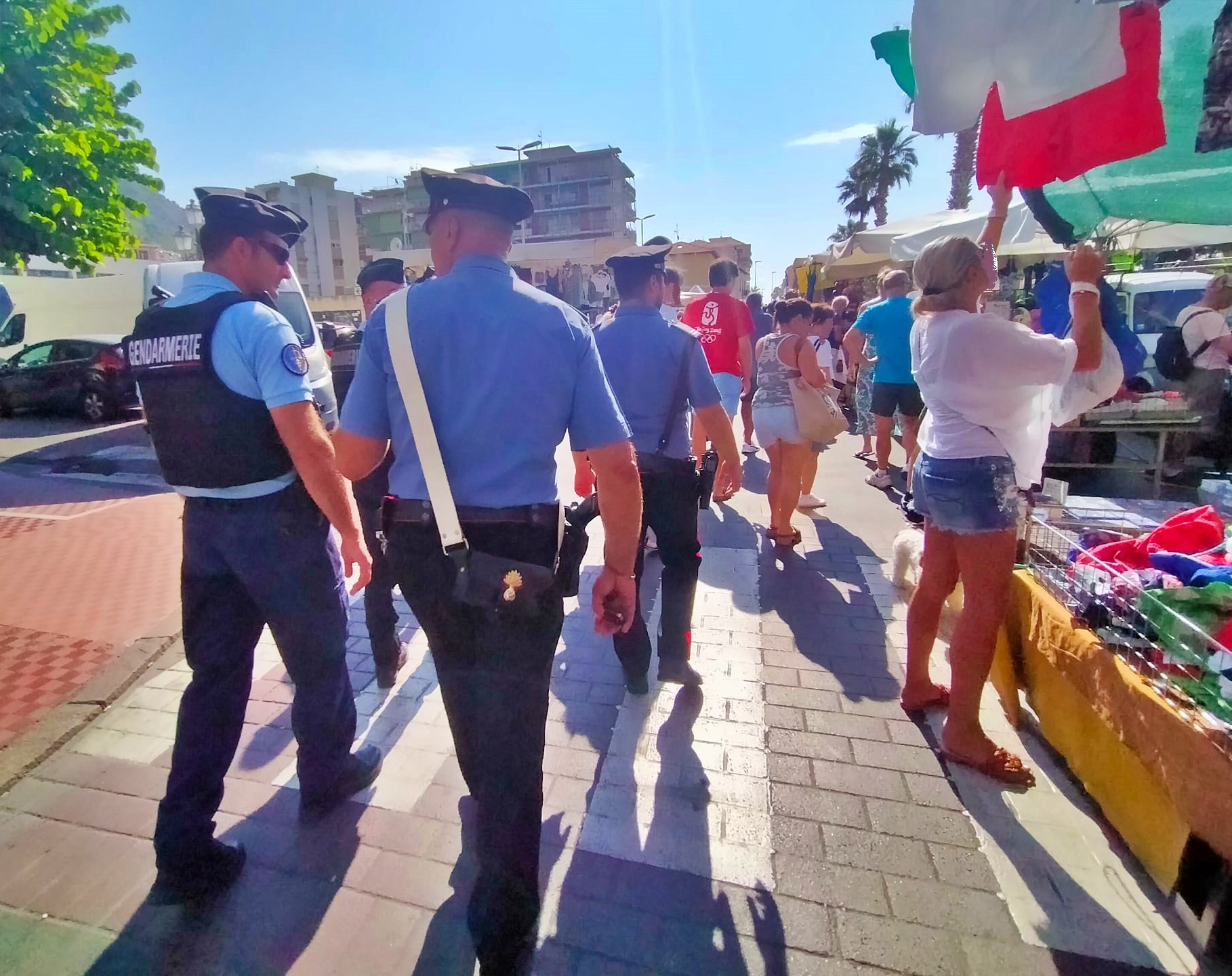 pattuglie miste carabinieri gandarmeria mercato del venerdì ventimiglia_02