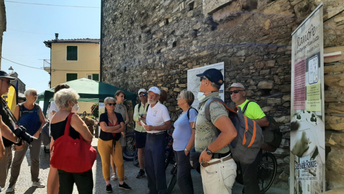 Sciacarée a Mendatica: camosci al tramonto, cucina bianca, civiltà delle malghe, passeggiate a piedi e in MTB