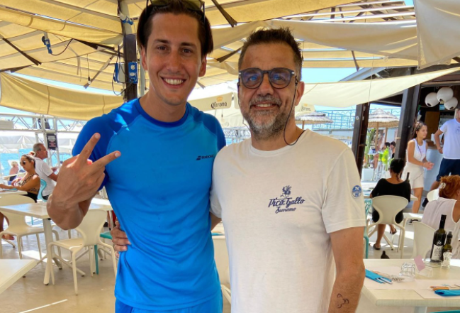 L’atleta paralimpico Alessandro Ossola in spiaggia a Sanremo