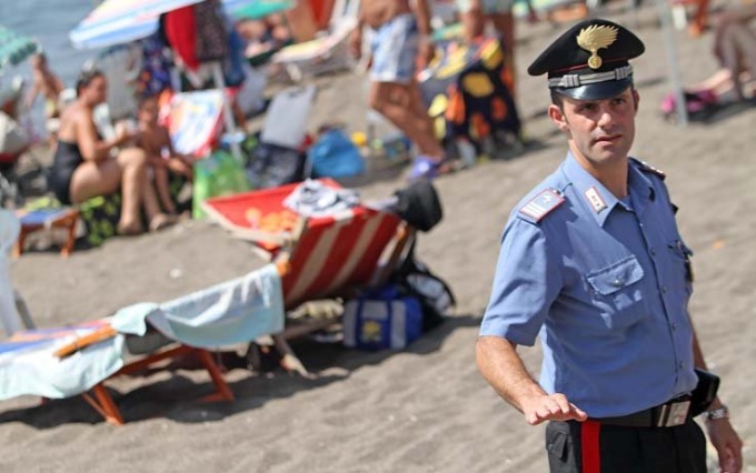 Raid dei Carabinieri negli stabilimenti balneari a Ferragosto