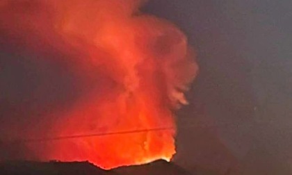 Sempre più vasto il fronte dell'incendio di Airole: in arrivo Canadair e rinforzi