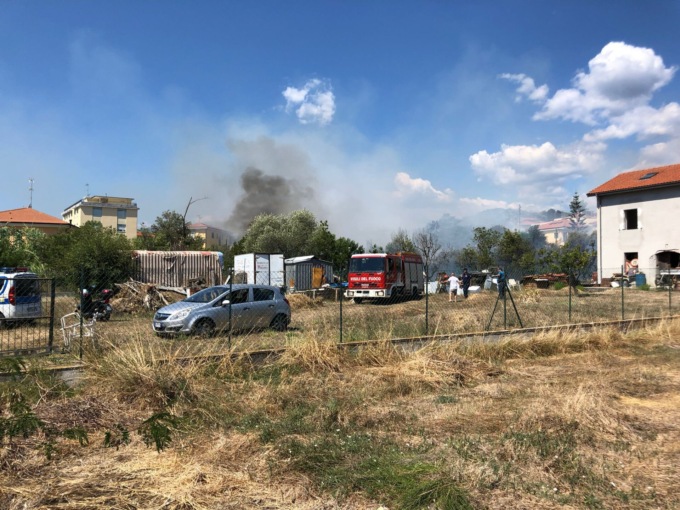 Sterpaglie in fiamme