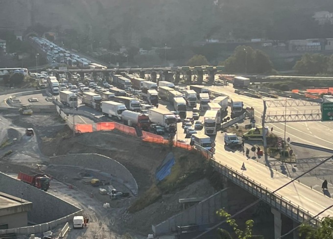 Chiusa l’Autofiori a Ventimiglia per 7 migranti che camminano verso la Francia