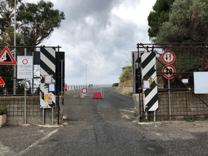 Incompiuta chiusa per pioggia