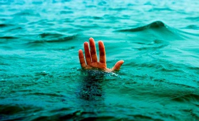Rischia di annegare facendo il bagno di notte, salvato dai carabinieri