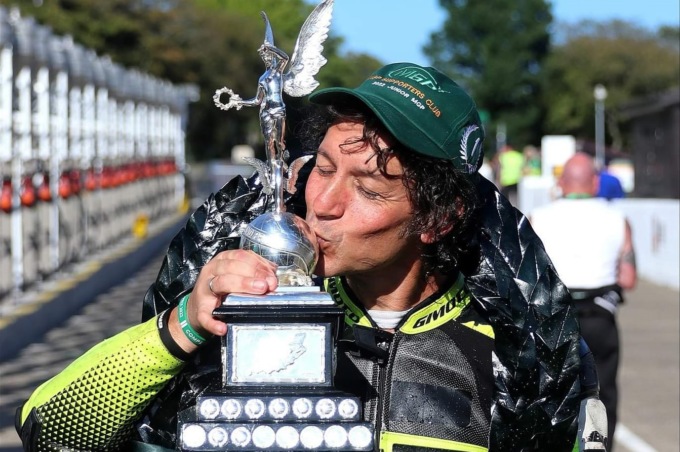 La straordinaria di vittoria di Francesco Curinga al Manx GP