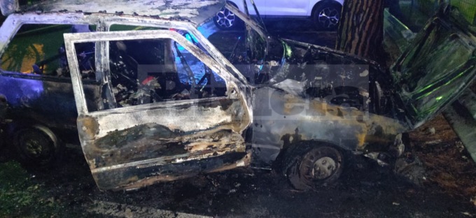 Auto bruciata a Bordighera: Comune ordina al proprietario di rimuovere carcassa