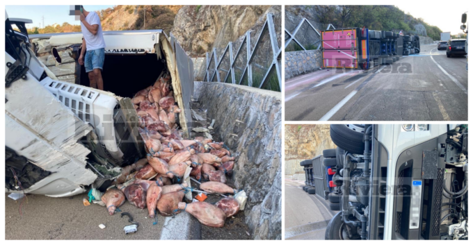 Tir che trasportava salumi si ribalta sull’Autofiori