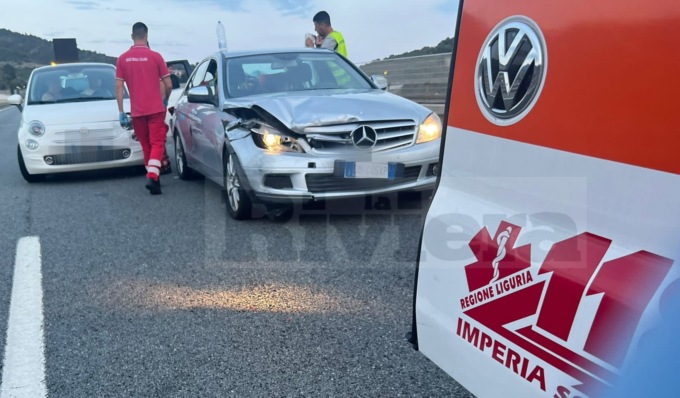 Madre e figlia ferite in un incidente sull’Autofiori