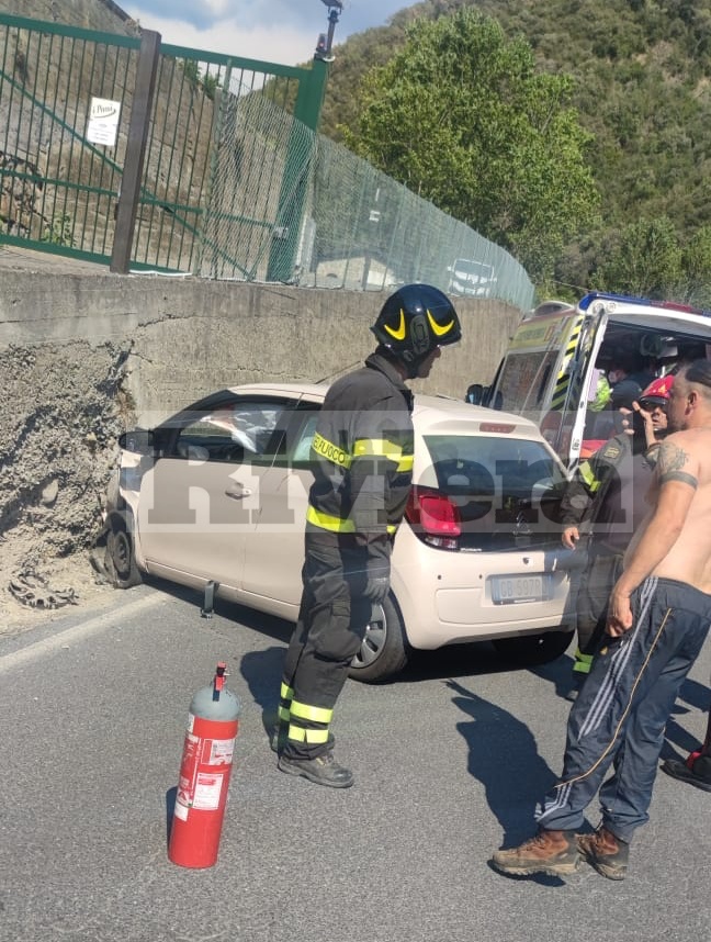 incidente isolabona elisoccorso automobile contro muro_02