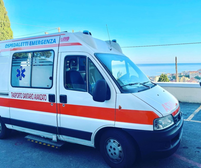 Uomo di 53 anni morto in casa