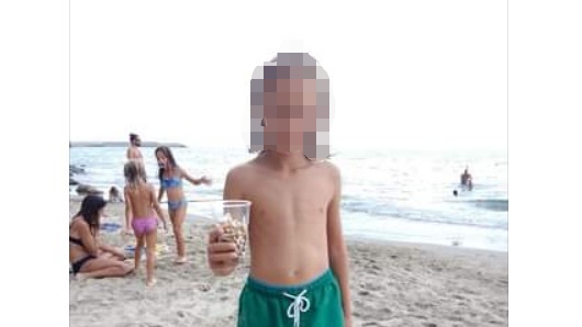 Le Calandre – Bimbo pulisce la spiaggia
