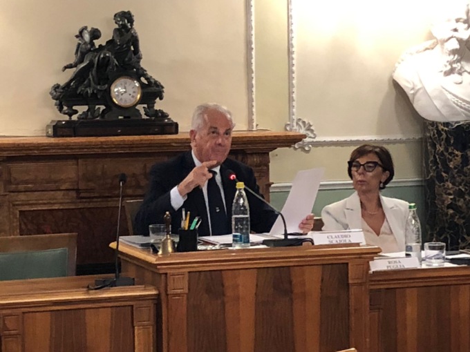 Bagarre Scajola-Abbo in Consiglio provinciale: “Non rispondo a consigliere che dice minchiate”