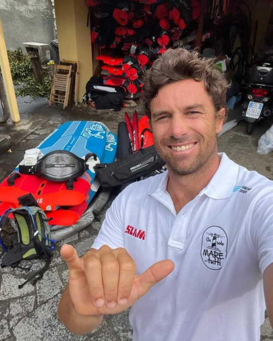 Matteo Iachino ce l’ha fatta, in Corsica dopo 6 ore di wind surf
