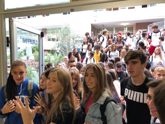 In classe senza mascherina, rientro felice per 25mila studenti
