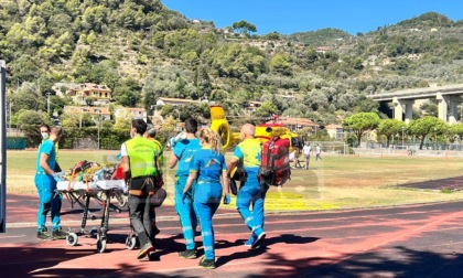 Grave dopo una caduta in bici: 50enne d'urgenza al Santa Corona