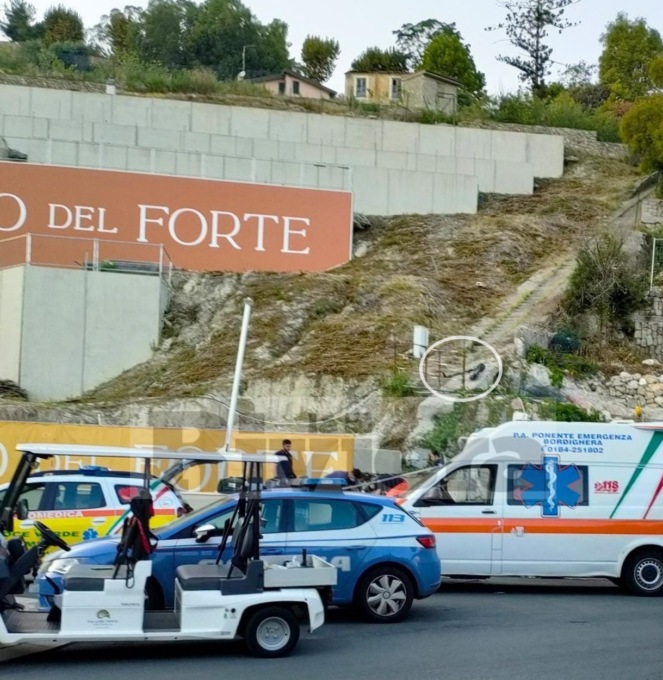 Precipita dalla discesa dietro il porto col monopattino, soccorso un giovane