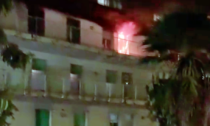 Notte di fuoco al Santa Corona: il video dell'incendio del reparto