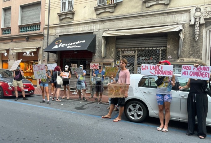 Contestazione dei centri sociali all’inaugurazione del point Lega di Ventimiglia