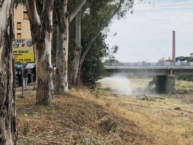 Rotto un tubo del gas durante i lavori, allarme a Imperia