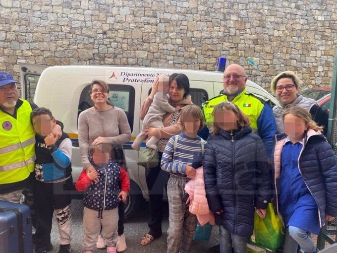 La situazione è migliorata: madre e due figli tornano a casa in Ucraina