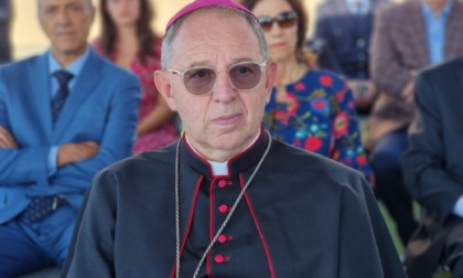 Il vescovo Suetta contro il "tifo da stadio" ai funerali di Michela Murgia