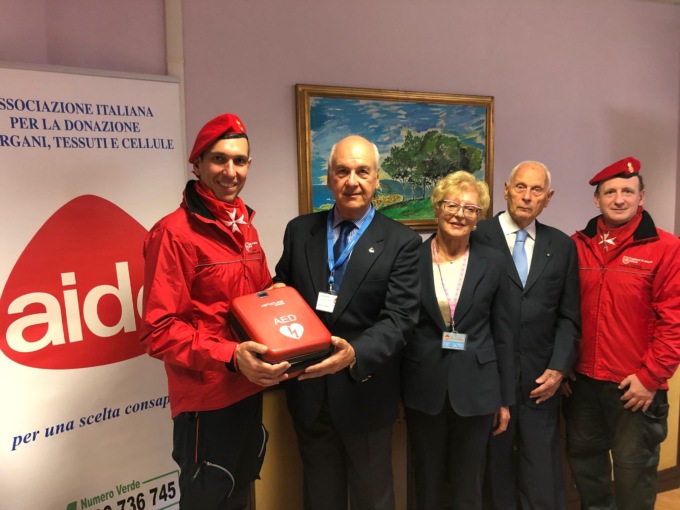 Un nuovo defibrillatore per il Cisom di Sanremo