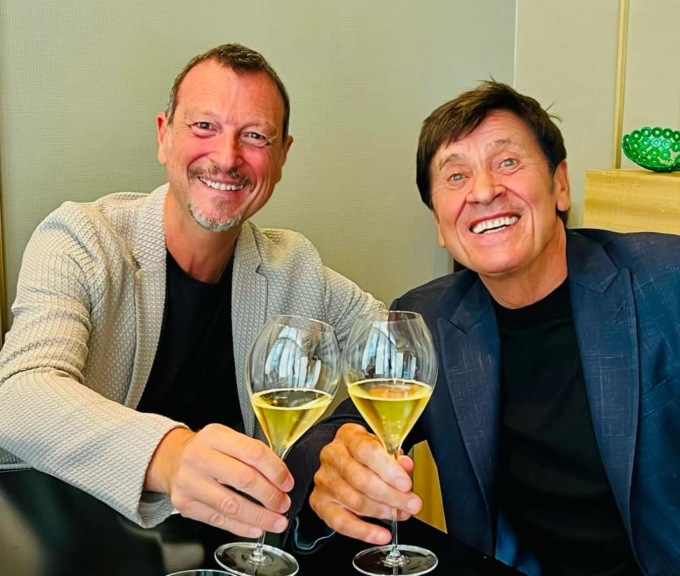Dal brindisi propiziatorio di Amadeus e Morandi parte il countdown per Sanremo 2023