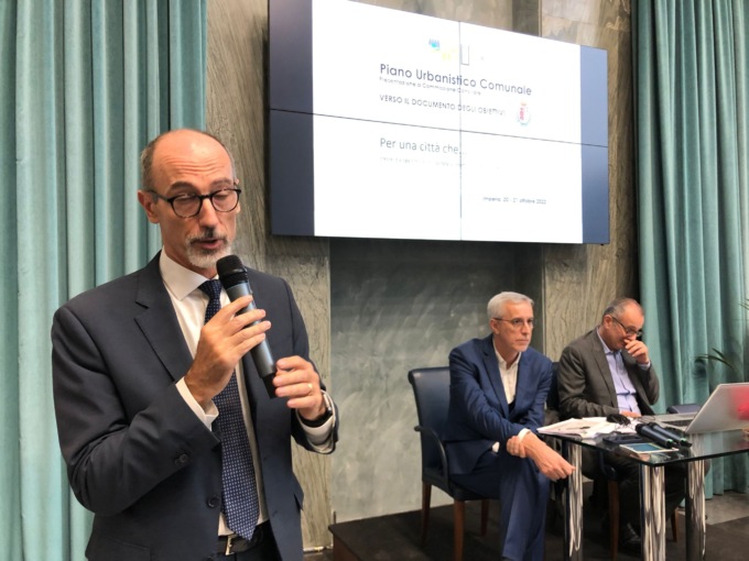 La giunta presenta il Puc