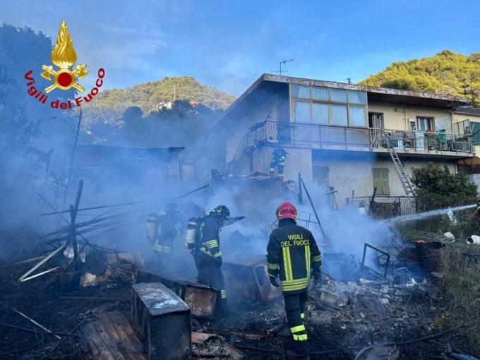 Incendio in frazione Trucco a Ventimiglia