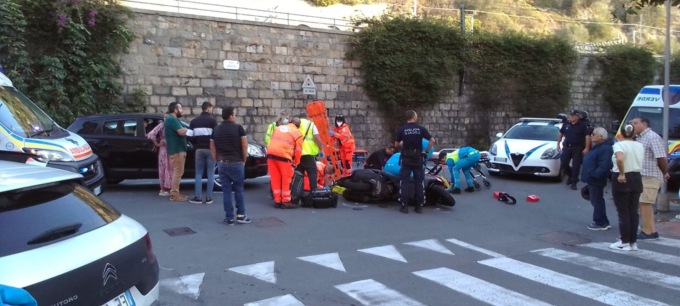 Scontro auto e scooter in corso Genova a Ventimiglia, 2 feriti