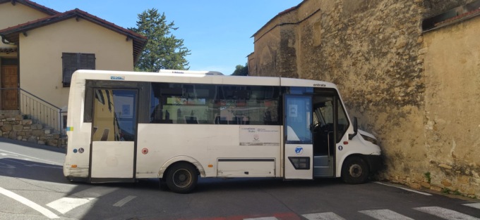 Autobus incastrato