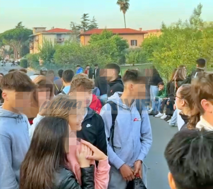 Gli studenti del Montale manifestano per le gite scolastiche, il bar e l’orario scolastico