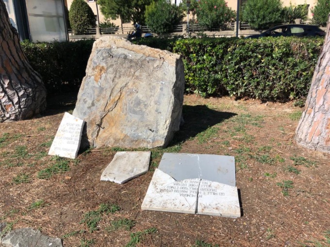 Vandalizzata la lapide per i Martiri delle foibe a Imperia