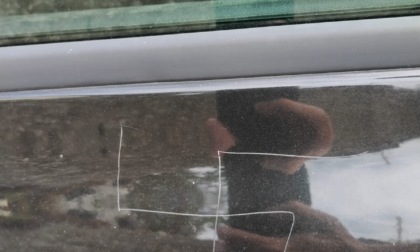 Dolceacqua: auto vandalizzate con svastiche e altri scarabocchi