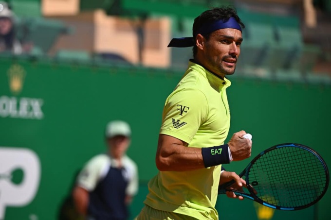 Fabio Fognini passa il turno del torneo delle polemiche di Napoli