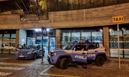 Sgomberato accampamento di clochard nel posteggio della stazione