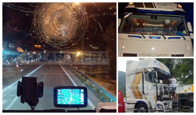 Tir danneggiato dal lancio da un sasso sull’autostrada vicino Nizza. Foto