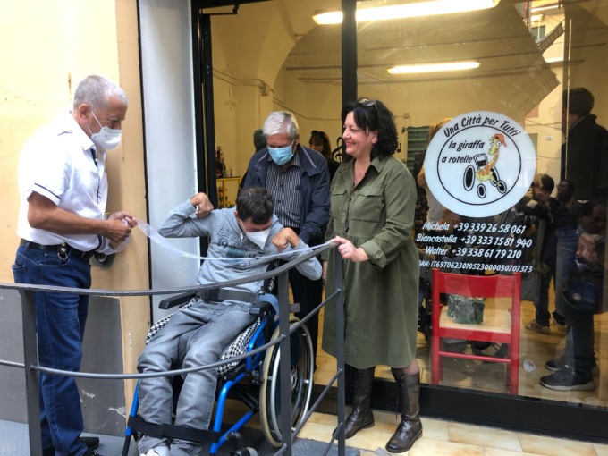 Inaugurata la “Tana” della Giraffa a Rotelle