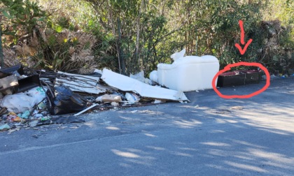 Bara a bordo strada a Ventimiglia scatena l'ironia social