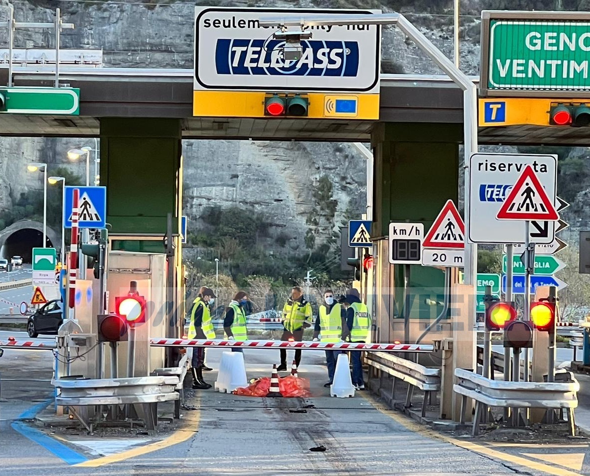 Migrante investito ucciso barriera autostradale A10 Autofiori Ventimiglia migranti1