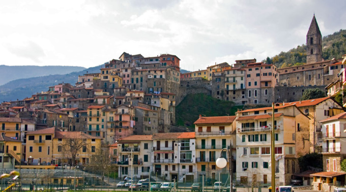 A Pigna è tornata la luce, ma c’è molta rabbia tra gli abitanti