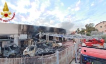 Devastante incendio alla Marr di Taggia: minacciati altri capannoni, sgomberate due abitazioni