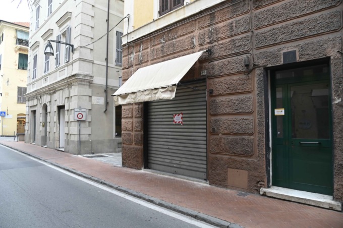 Le Fiamme Gialle sequestrano negozio a donna con precedenti