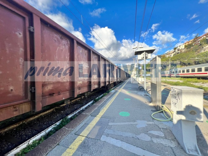 Guasto a un treno merci: mattinata di ritardi per i pendolari