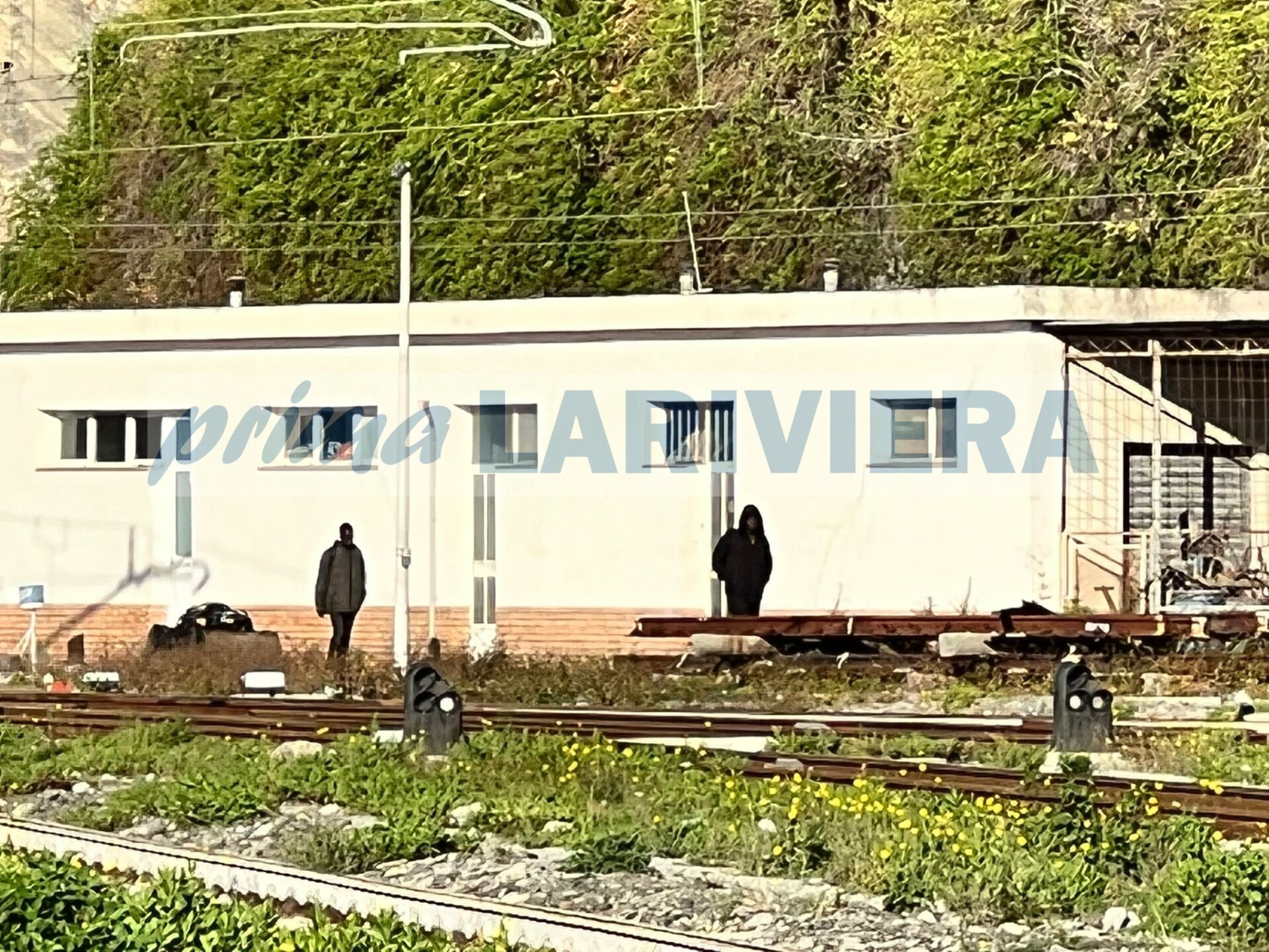sgombero treno merci ventimiglia migranti stazione_03
