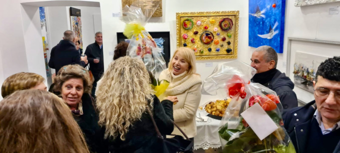 Un anno meraviglioso per l’artista Paola Arrigoni e ora taglio del nastro del suo studio in centro a Sanremo