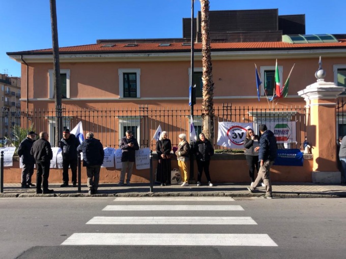 Sit in contro il pronunciamento della Corte Costituzionale su vaccinazione obbligatoria