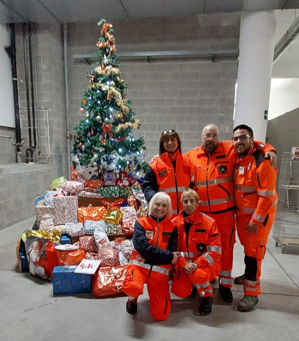 Consegnate le “scatole di Natale” per le famiglie in difficoltà